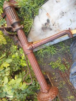 Sigma - ručná historická pumpa na vodu - 2