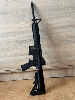 Airsoftová zbraň M4 - 2