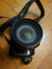 Digitálna zrkadlovka Nikon D70 s objektívom - 2