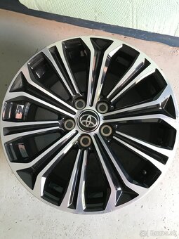 TOYOTA COROLLA r17 nové/nejazdené - 2