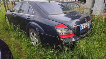 Mercedes-Benz W221 S500 V8 - 2