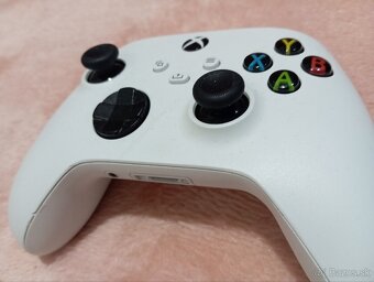 Xbox series ovládač - 2