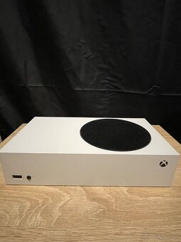 Xbox series s + 2 ovládače - 2