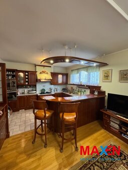 NA PREDAJ: Exkluzívna vila s interiérovým bazénom, nábytkom - 2
