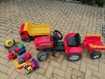 Predám detské hračky veľké auto, slapaci traktor, a iné - 2