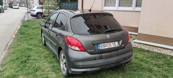 Peugeot 207 1.6 HDi
- 2