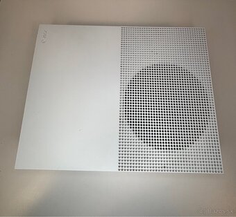Xbox One S 1TB + 2 ovládače + hry - 2