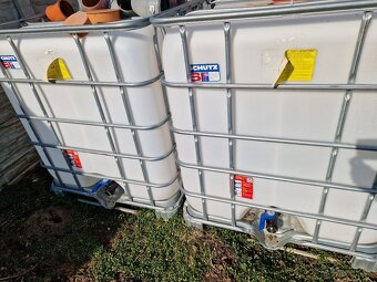 Plastová nádrž 1000l - 2