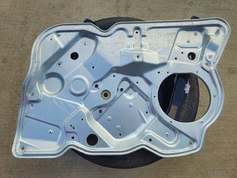 Pravý predný spúšťač okna octavia 2 - 2