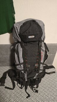 Husky Guzzle 70L – Odolný turistický batoh na dlhé výpravy
- 2