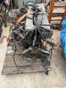 Motor Mercedes M110 - 2