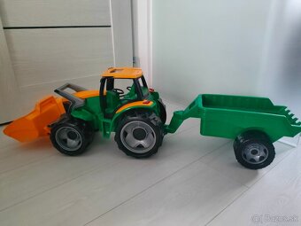 Traktor z vlečkou - 2