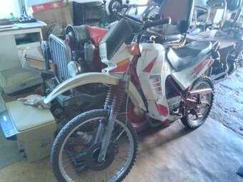 Predám Skúter HONDA 50 TACT 200 e, a Pežot 50 250 e, - 2