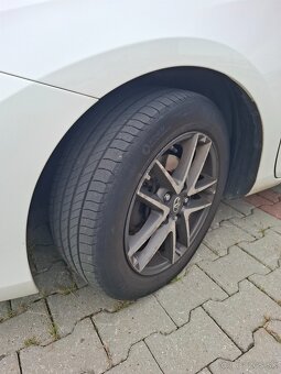 Toyota auris - 2