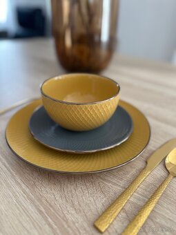 Sada tanierov + šálky - 2