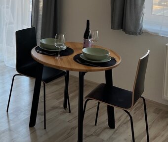 Jedálenský stol - 2