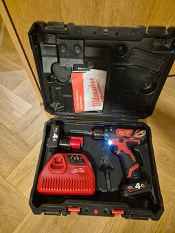 MILWAUKEE M12™ Aku vŕtačka s príklepom - kompaktná - 2