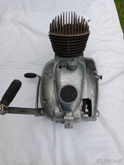 Kryt karburátoru a motor  jawa 150/351,352 - 2