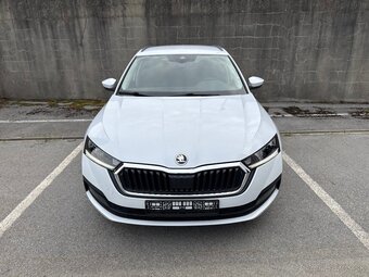 Škoda Octavia Combi 2.0 TDI DSG Ambition - 2