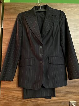 Predám dámske kostýmy pre managerku veľkosť 38 - 2