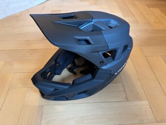 Full face integralna helma bycikel motorka - 2