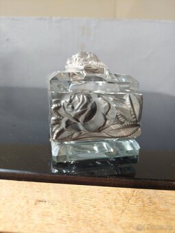 Sperkovnica s ruzou - 2