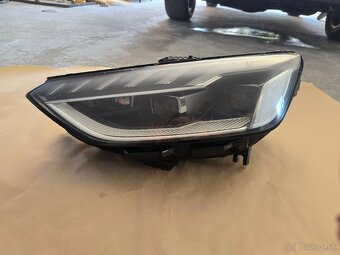 Svetlo Audi A4 - 2
