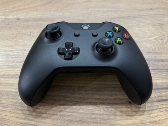Originál bezdrôtový ovládač na Xbox One Black - 2