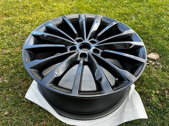Elektróny Škoda Trinity R19 Superb III - 2