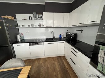 Na predaj 3 izbový byt, kompletná rekonštrukcia, Nové Zámky - 2