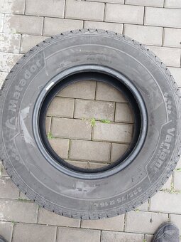 Predám pneumatiky na dodávku 225/75/16 - 2