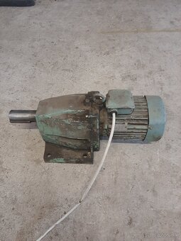 Predám motor s prevodovkou - 2
