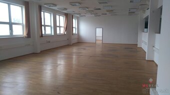 Kancelárske priestory na prenájom v Petržalke 400 m2. - 2