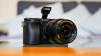 Sony A6300 + Sony E 16-50 mm F:3.5-5.6 OSS + príslušenstvo - 2