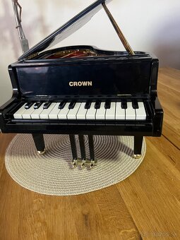 Crown klavír - 2