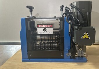 Páračka lúpačka káblovej izolácie od1-25mm +lis+el.motor 60W - 2