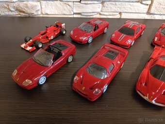 Modely autíčka Ferrari Shell. - 2