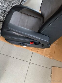Spolujezdec OTOČENÉ vyhřívané sedadlo VW Multivan T6.1 - 2