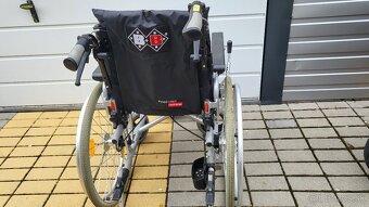 invalidny vozík 41cm pridavne brzdy pre asistenta barle AL - 2