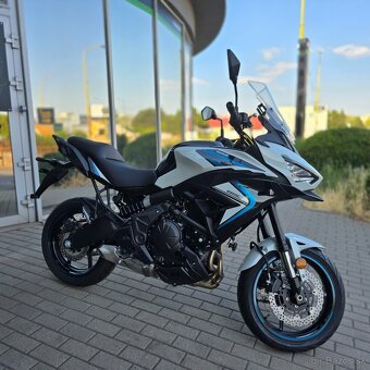 Kawasaki Versys 650 model 2025 - biely - 2