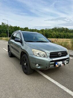 Predám Toyota RAV4 2.2 D 4x4 - 2