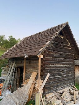 Predám starý drevený sypanec (hospodárska stavba) - 2