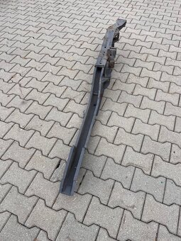 Dacia, Renault 12,15 nosnik podvozku - 2