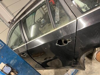 BMW E60/61 dvere kufor - 2