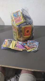Pokémon karty po deťoch. - 2