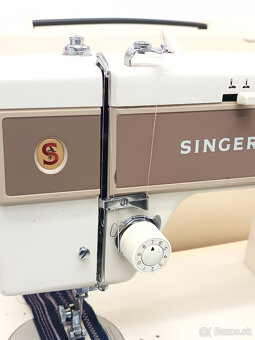 Šijací stroj SINGER s dopravou vo veľmi dobrom stave - 2