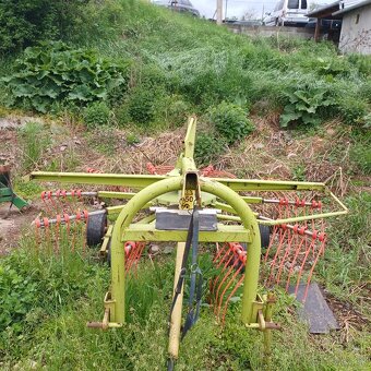 Zhrnovac claas liner 330s - 2