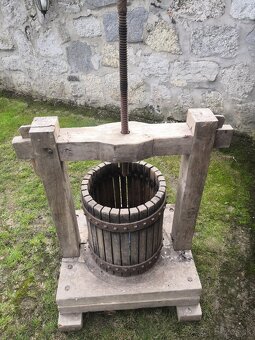 Drevený preš na hrozno - 2