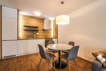 NA PREDAJ 2IZ. APARTMÁN V PIEŠŤANOCH S BAZÉNOM - 2