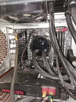 Predám straší počítač - nefunkčný - 2